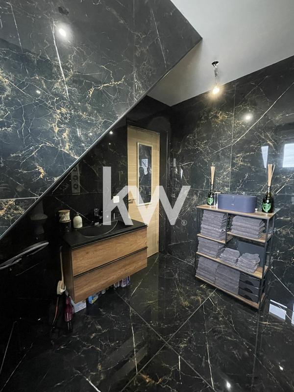 Maison traditionnelle - 165 m² - 6 pièces