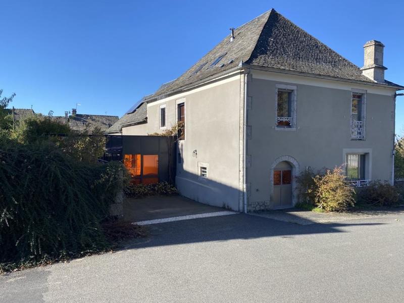 Maison - 263 m² - 9 pièces