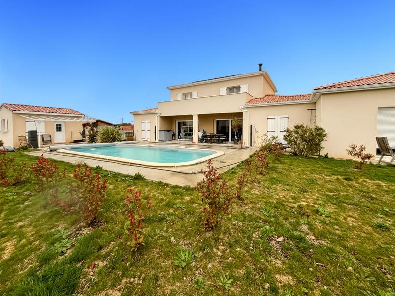 Maison - 186 m² - 7 pièces