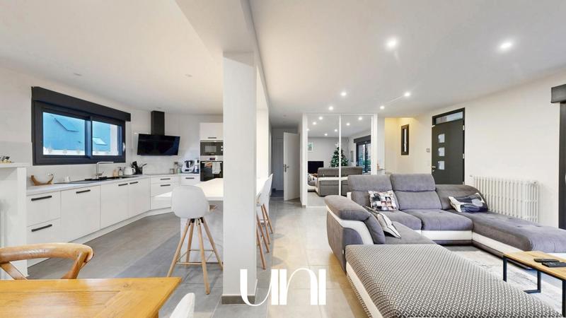 Maison - 208 m² - 9 pièces