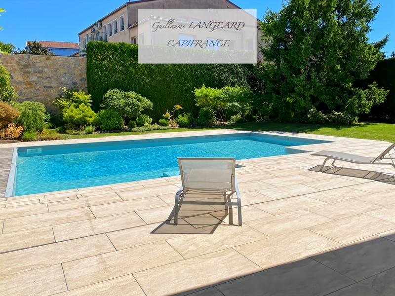 Villa - 346 m² - 9 pièces