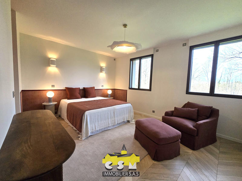 Propriété - 354 m² - 8 pièces