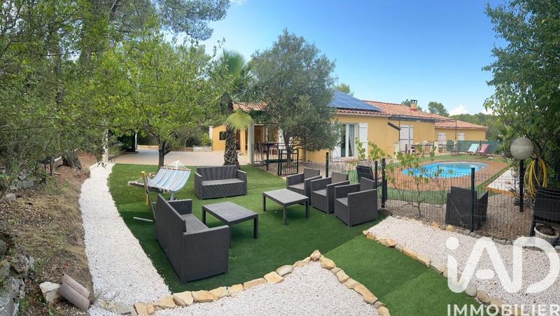 Maison - 200 m² - 7 pièces