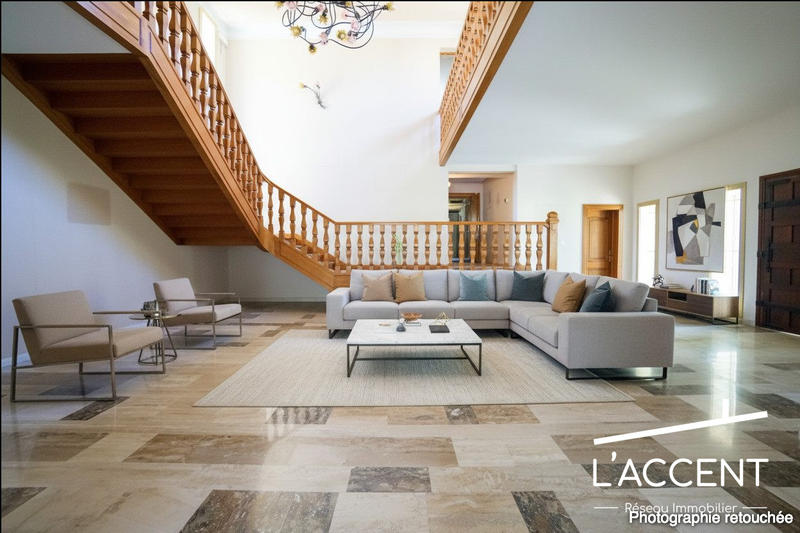 Maison - 435 m² - 8 pièces