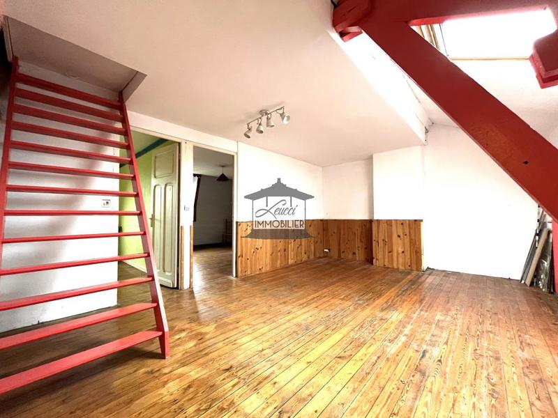 Maison - 210 m² - 10 pièces