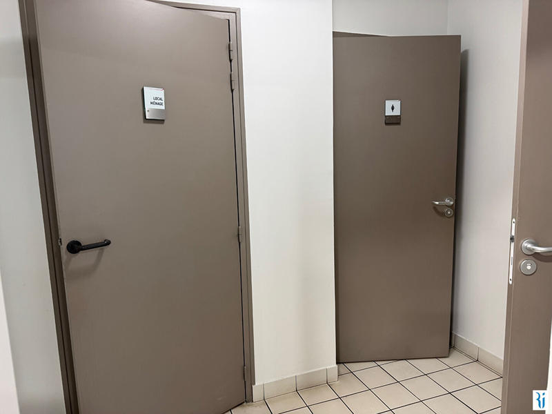 Local d'activité / Entrepôt - 140 m²