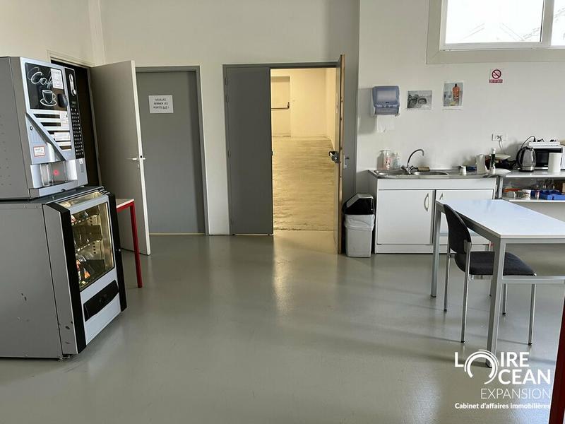 Local commercial - 1 600 m²