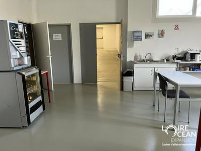 Local commercial - 1 600 m²