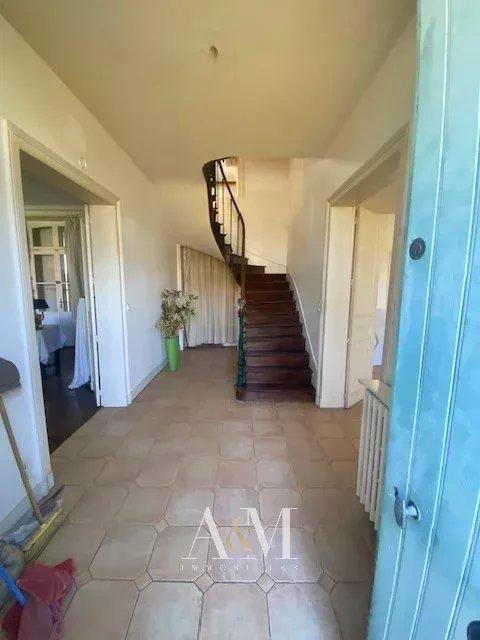 Maison - 350 m² - 10 pièces