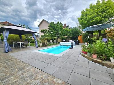 Maison - 208 m² - 8 pièces