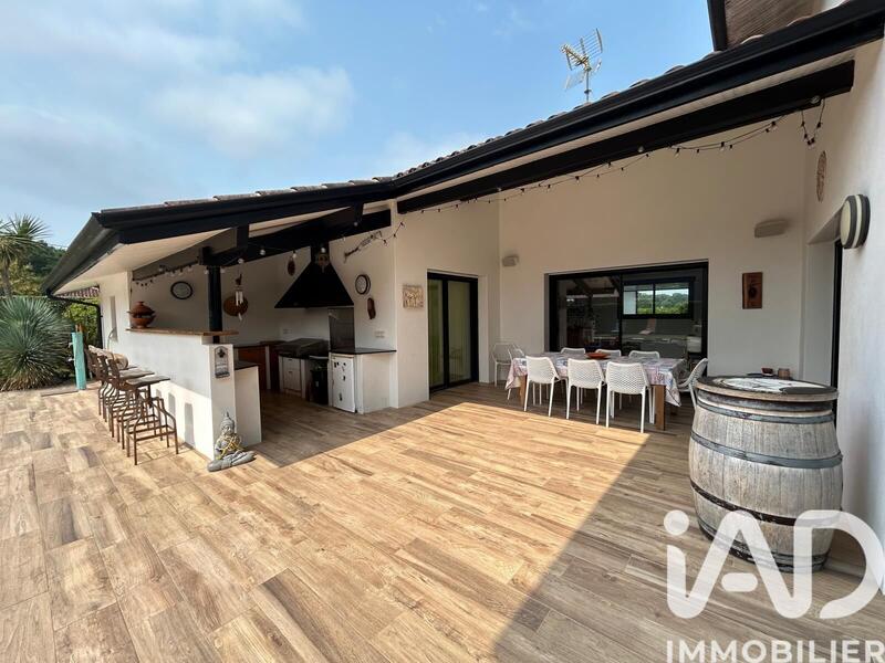 Maison - 197 m² - 8 pièces