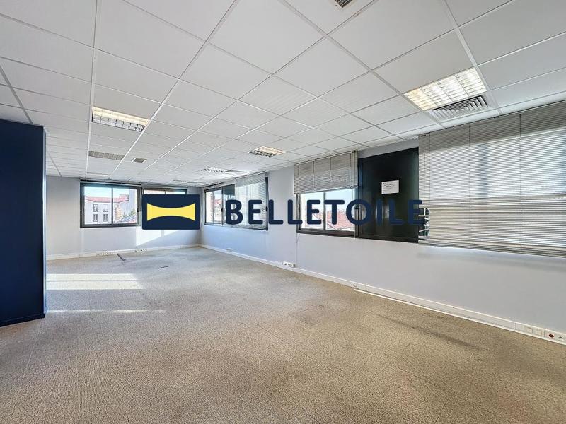 Bureau - 2 450 m²