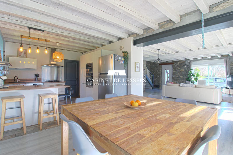 Maison - 238 m² - 7 pièces