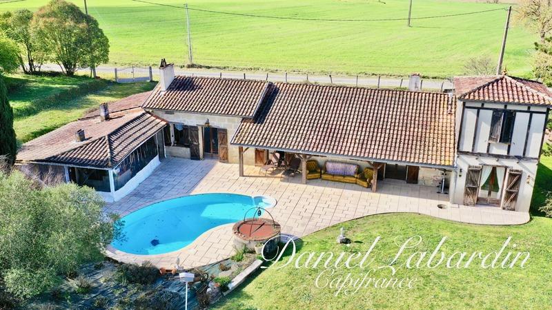 Maison - 217 m² - 6 pièces