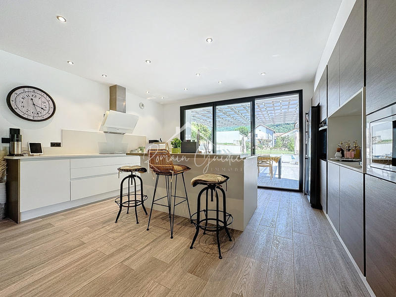 Villa - 196 m² - 5 pièces