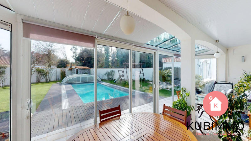 Maison - 210 m² - 8 pièces