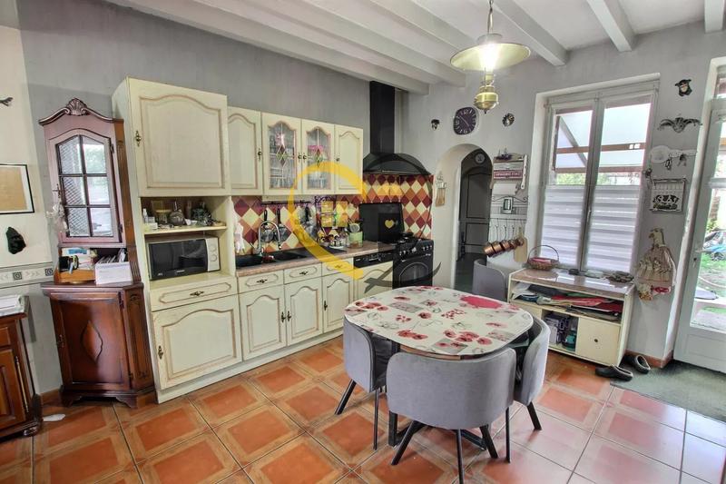 Maison - 250 m² - 13 pièces