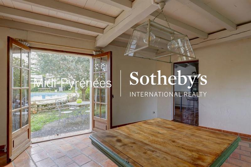 Maison - 256 m² - 7 pièces