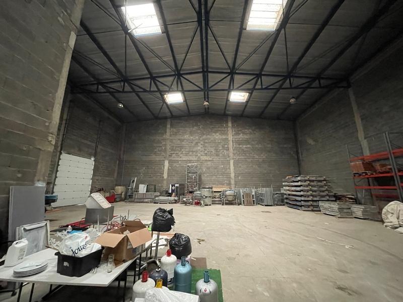 Local d'activité / Entrepôt - 1 216 m² - 2 pièces