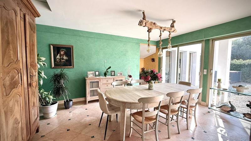 Propriété - 250 m² - 8 pièces