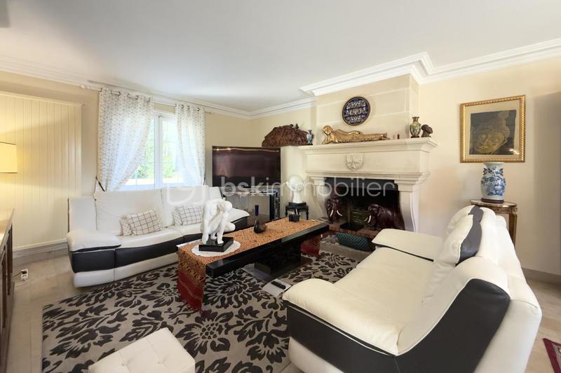 Maison - 671 m² - 20 pièces