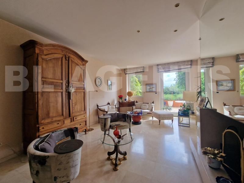 Demeure - 380 m² - 9 pièces