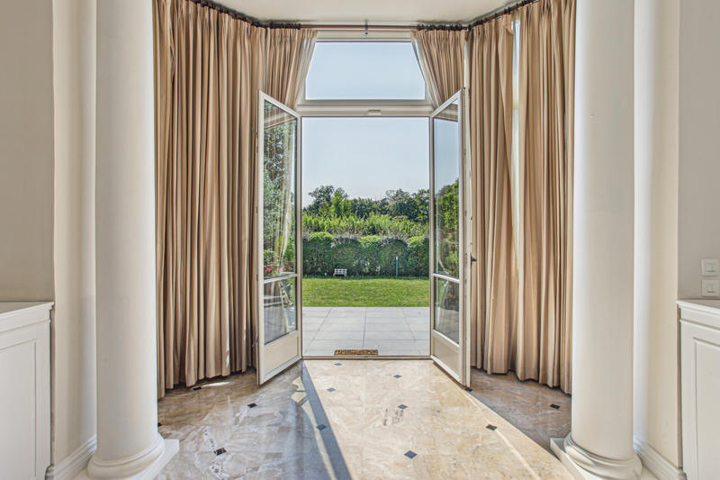 Maison - 425 m² - 11 pièces