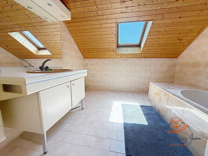 Maison - 180 m² - 6 pièces