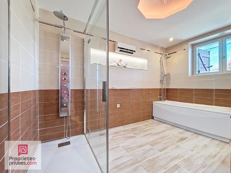 Maison - 253 m² - 10 pièces