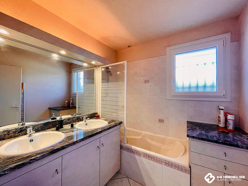 Maison - 196 m² - 11 pièces