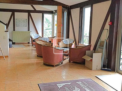 Maison - 1 200 m² - 39 pièces