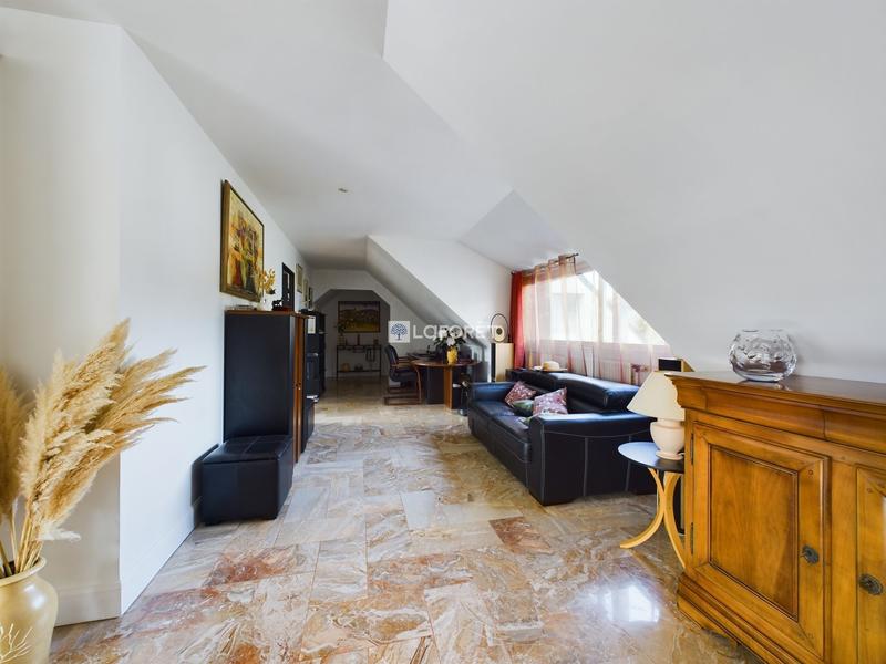 Appartement - 222 m² - 5 pièces