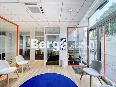 Local commercial - 180 m² - 16 pièces