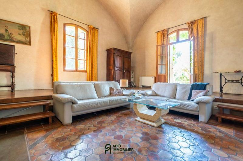 Mas - 400 m² - 15 pièces