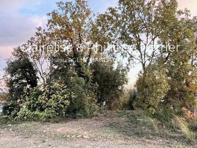 Terrain constructible - 1 517 m²
