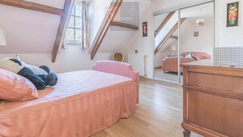 Maison - 210 m² - 6 pièces