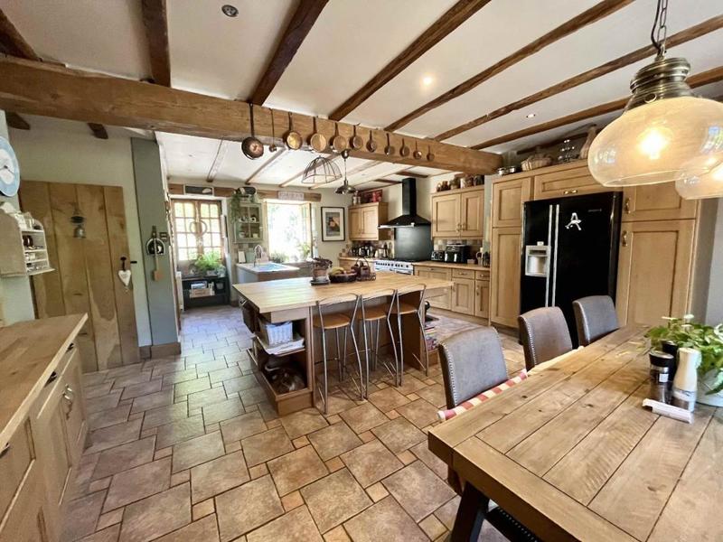 Maison - 285 m² - 8 pièces