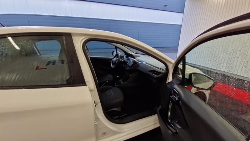 Peugeot 208 affaire Bluehdi 100 Ss Premium