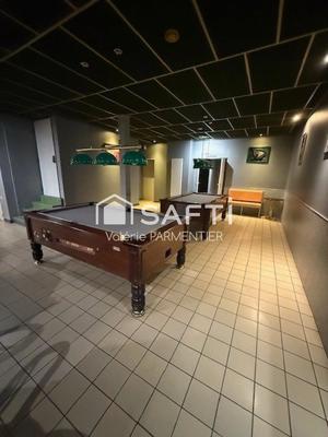 Local commercial - 909 m² - 20 pièces