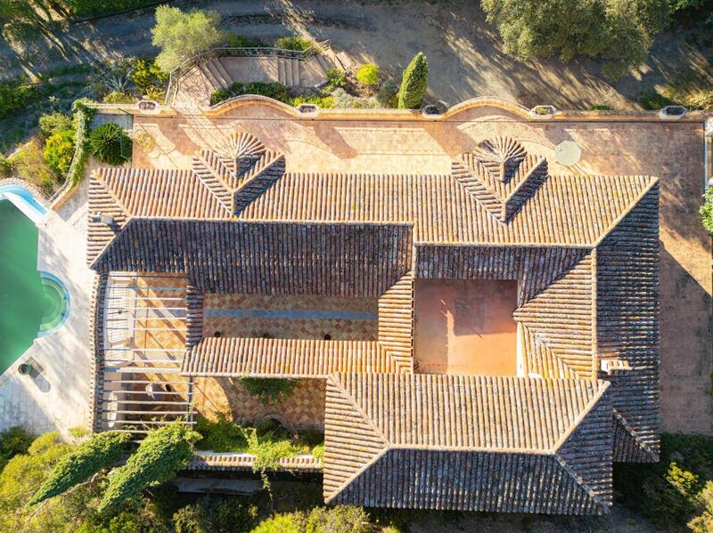 Maison - 195 m² - 6 pièces