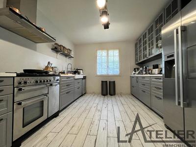 Maison - 220 m² - 7 pièces