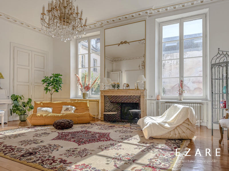 Appartement - 202 m² - 6 pièces