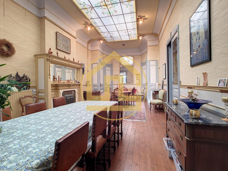 Maison - 430 m² - 13 pièces