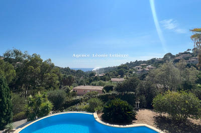 Maison - 220 m² - 6 pièces