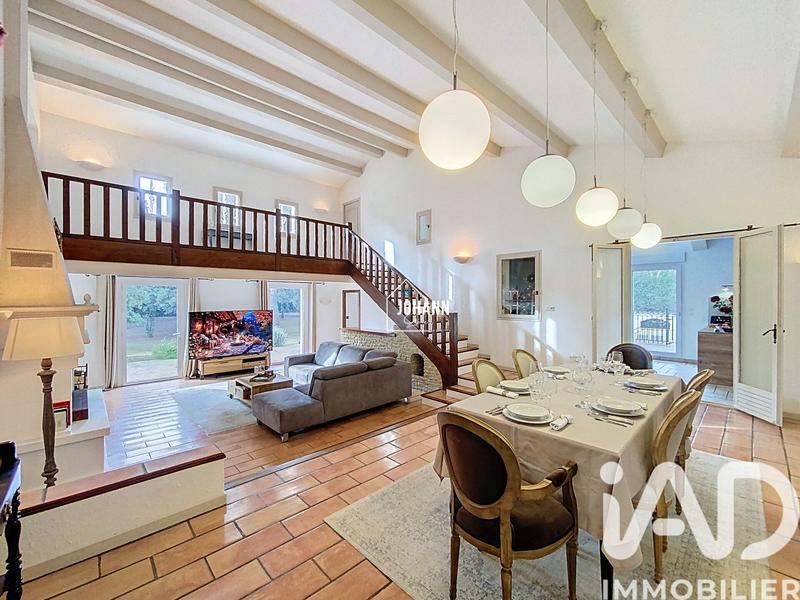 Maison - 315 m² - 10 pièces