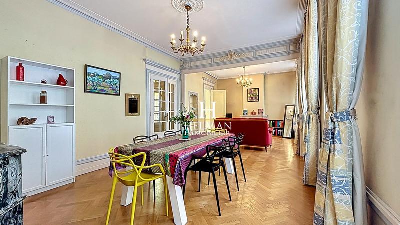 Maison - 296 m² - 8 pièces