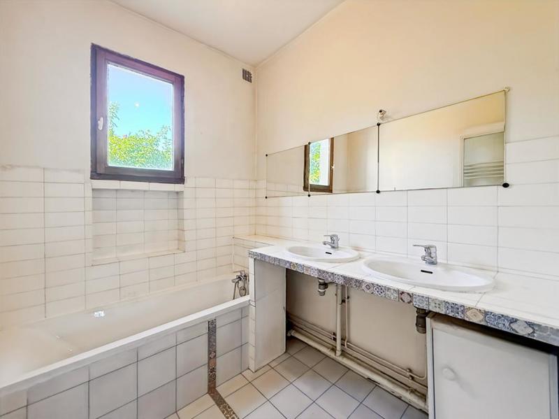 Maison - 231 m² - 8 pièces