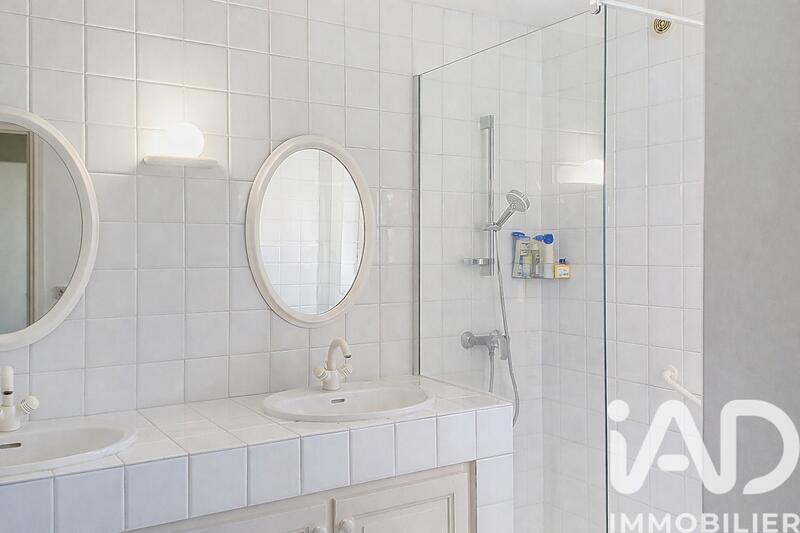 Maison - 232 m² - 7 pièces