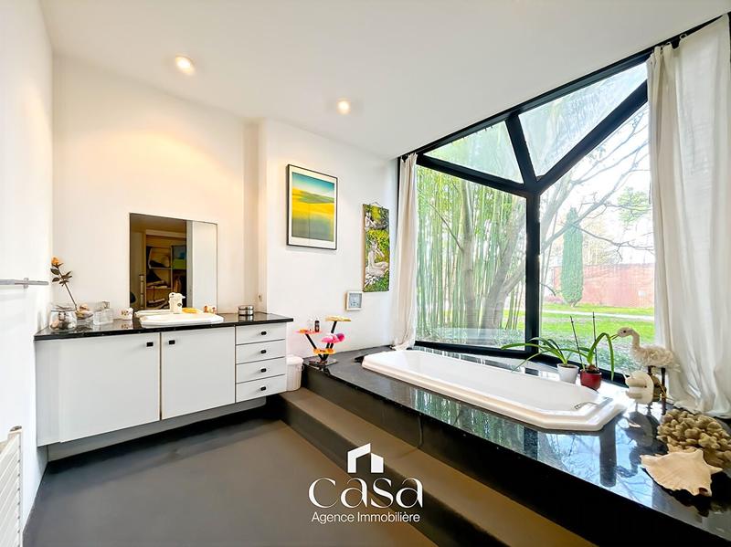 Maison - 408 m² - 9 pièces