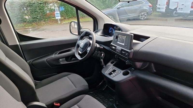 Peugeot Partner Electrique m 800 kg 136 ch batterie 50 kwh